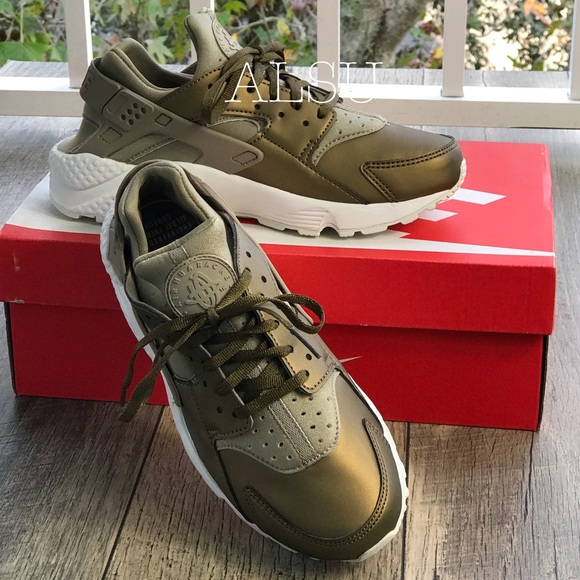 Nike Shoes - NWT Air Huarache Run PRM TXT Khaki Gold W AUTHENT
